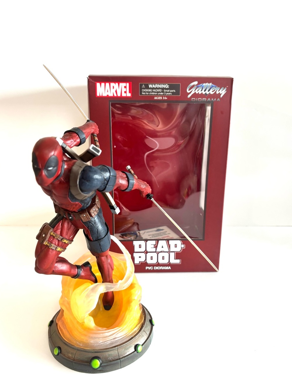 Marvel Deadpool Diamond select toys gallery PVC diorama statue figure 9”